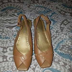 BCBG Platform tan slingbacks sz 7